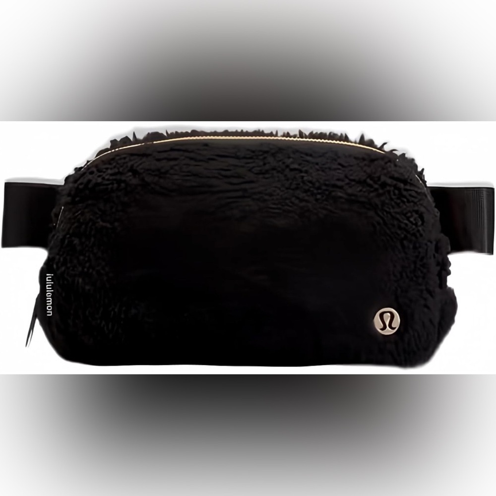 NWOT Lululemon Athletica Everywhere fluffy bag - Picture 1 of 3